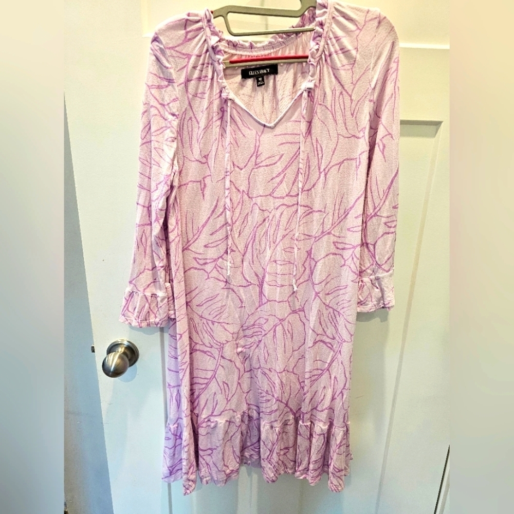 Ellen Tracy Leaf Print Lounge Dress Medium Lavender Ruffle Hem
